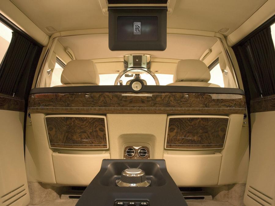  Rolls-Royce Phantom EWB 2005 года  (фото 16 из 19)